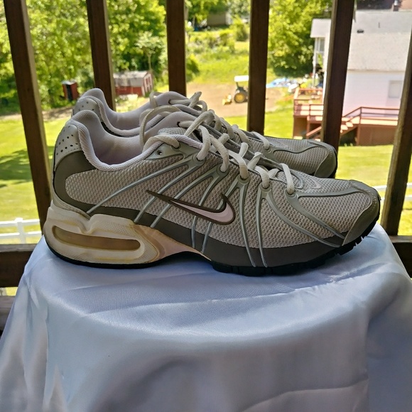 Nike Shoes - NIKE MAX AIR